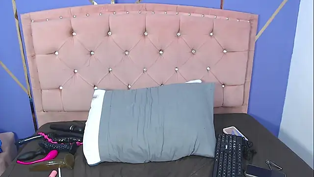 Snapshot of Camila_Nolimit chatting on 11/08/25, 10:13 Camila Nolimit online show from 11/08/25, 10:13