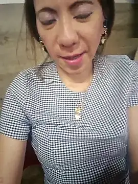 Lunababymylove online show from 04/04/26, 11:22