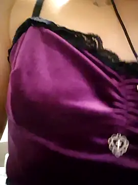 Lunababymylove online show from 10/31/25, 01:35