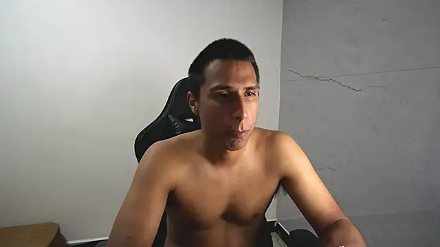 Snapshot of michaelhotbbc chatting on 10/02/25, 03:43 michaelhotbbc online show from 10/02/25, 03:43