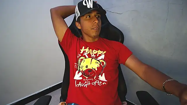 Snapshot of michaelhotbbc chatting on 10/16/25, 03:37 michaelhotbbc online show from 10/16/25, 03:37