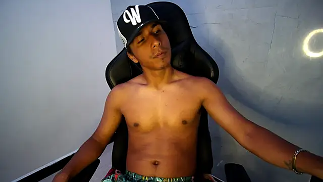 Snapshot of michaelhotbbc chatting on 10/20/25, 03:41 michaelhotbbc online show from 10/20/25, 03:41