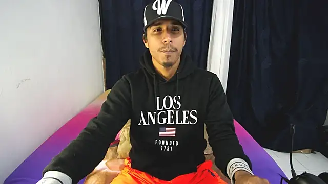 Snapshot of michaelhotbbc chatting on 12/05/25, 03:38 michaelhotbbc online show from 12/05/25, 03:38