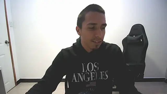 Snapshot of michaelhotbbc chatting on 09/24/25, 03:24 michaelhotbbc online show from 09/24/25, 03:24