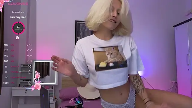 I see Ays1 online show from 03/04/25, 02:32