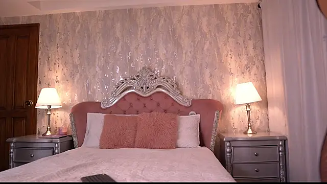 AngelineConnor online show from 11/30/25, 12:44