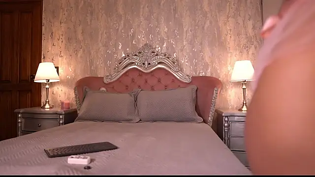 Snapshot of AngelineConnor chatting on 10/04/25, 11:06 AngelineConnor online show from 10/04/25, 11:06