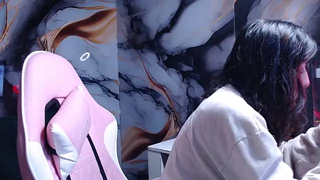 Snapshot of ling_ling24 chatting on 10/02/25, 10:51 ling ling24 online show from 10/02/25, 10:51