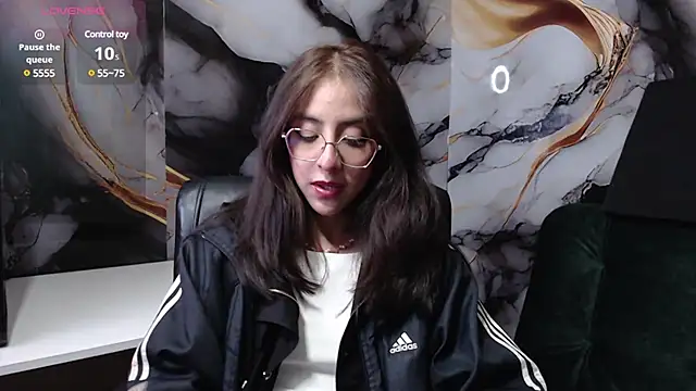 Snapshot of ling_ling24 chatting on 03/21/25, 03:33 ling ling24 online show from 03/21/25, 03:33