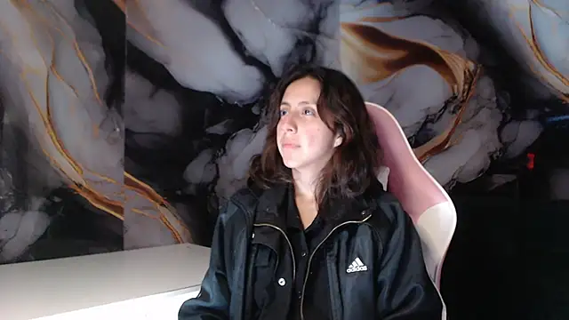 Snapshot of ling_ling24 chatting on 10/15/25, 03:05 ling ling24 online show from 10/15/25, 03:05