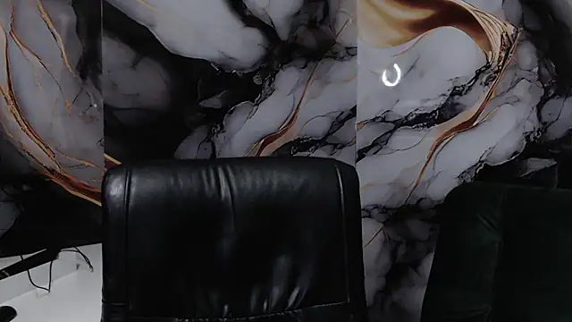 Snapshot of ling_ling24 chatting on 03/21/25, 07:11 ling ling24 online show from 03/21/25, 07:11