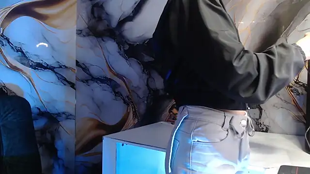 Snapshot of ling_ling24 chatting on 10/04/25, 12:07 ling ling24 online show from 10/04/25, 12:07