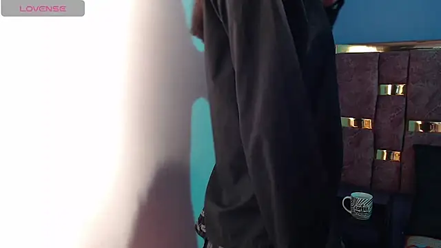 Snapshot of ling_ling24 chatting on 03/04/25, 11:32 ling ling24 online show from 03/04/25, 11:32