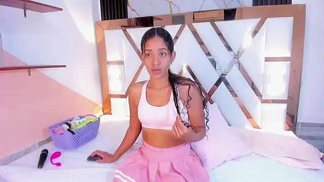 Snapshot of amberr_sweett69 chatting on 03/07/25, 06:43 amberr sweett69 online show from 03/07/25, 06:43