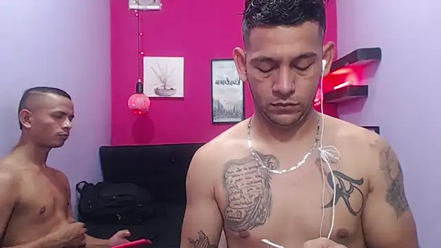 hugecocks hot online show from 04/28/26, 06:45