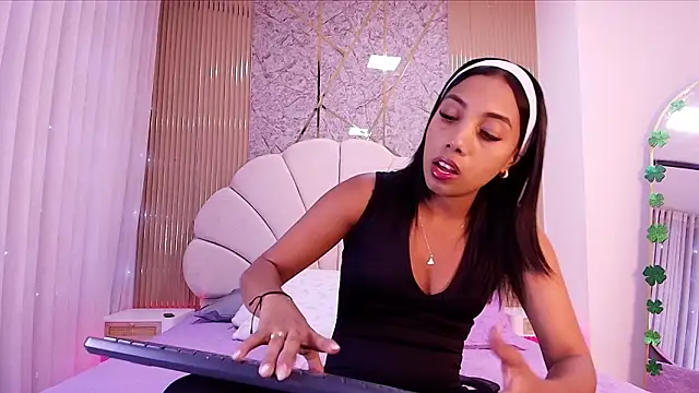 nata luna online show from 03/25/26, 07:24