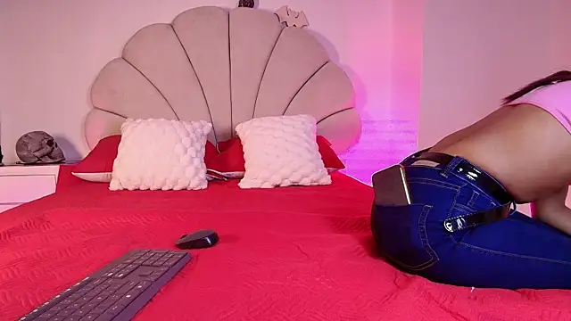 nata luna online show from 10/28/25, 07:24