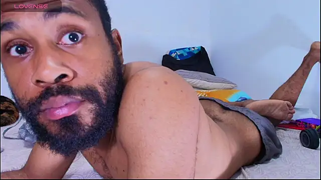 KaelMoreau online show from 12/01/25, 02:23