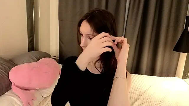 Victoria Thomsons1 online show from 05/12/26, 01:50