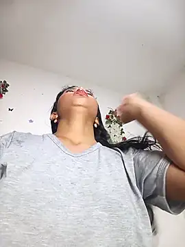 DIORA Latina online show from 10/05/25, 03:41