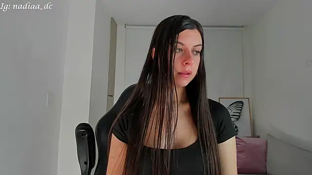 Nadiaa  online show from 02/02/25, 11:53