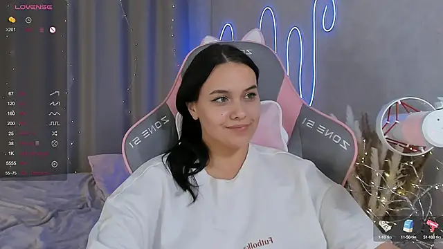 Snapshot of _Sweetie_ chatting on 02/18/25, 04:47 Sweetie online show from 02/18/25, 04:47