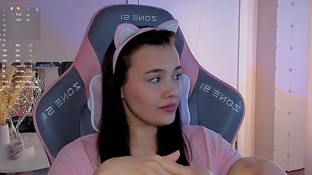 Snapshot of _Sweetie_ chatting on 02/27/26, 01:11 Sweetie online show from 02/27/26, 01:11