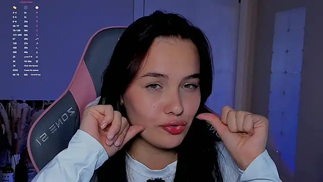 Snapshot of _Sweetie_ chatting on 10/18/25, 07:27 Sweetie online show from 10/18/25, 07:27