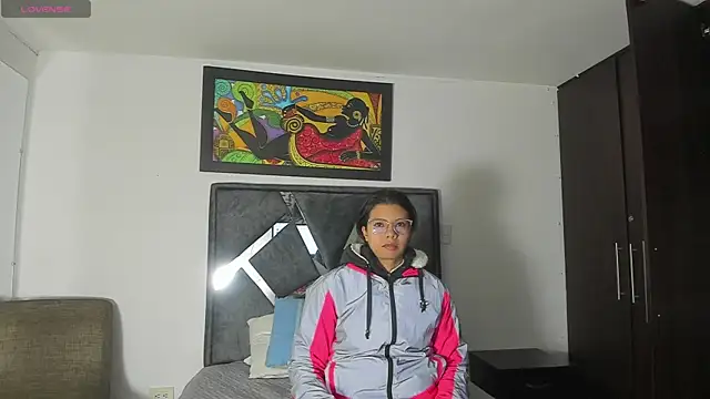 Snapshot of Vahiolet_smith chatting on 10/17/25, 03:10 Vahiolet smith online show from 10/17/25, 03:10