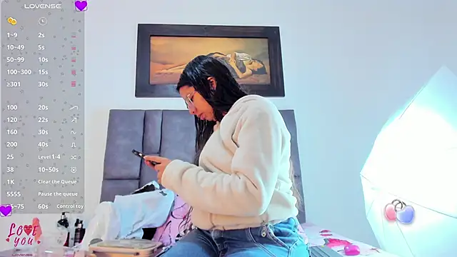 Vahiolet smith online show from 03/24/26, 02:33