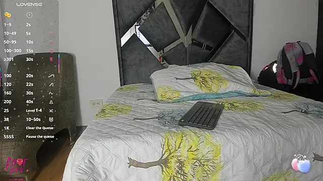 Snapshot of Vahiolet_smith chatting on 11/07/25, 03:22 Vahiolet smith online show from 11/07/25, 03:22