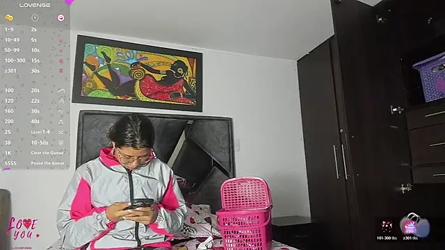 Snapshot of Vahiolet_smith chatting on 11/05/25, 03:31 Vahiolet smith online show from 11/05/25, 03:31