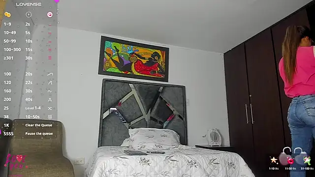 Snapshot of Vahiolet_smith chatting on 10/15/25, 03:16 Vahiolet smith online show from 10/15/25, 03:16
