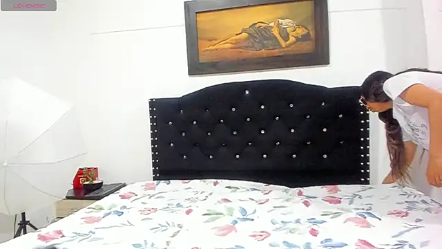 Snapshot of Vahiolet_smith chatting on 12/05/25, 03:27 Vahiolet smith online show from 12/05/25, 03:27