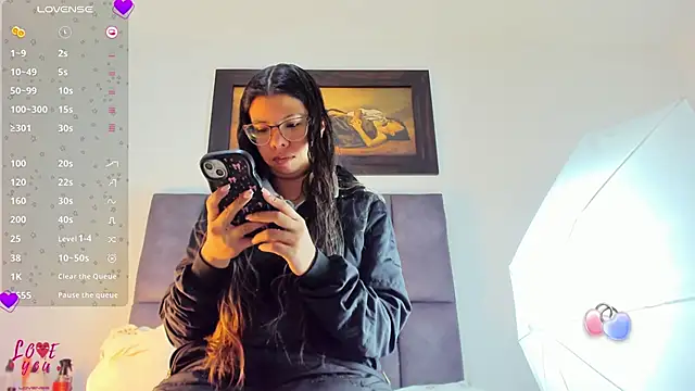 Vahiolet smith online show from 03/17/26, 03:20