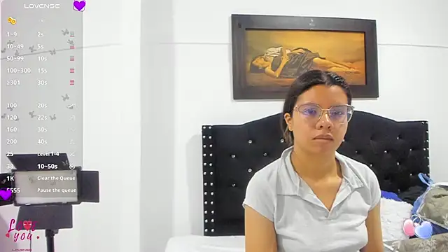 Vahiolet smith online show from 12/19/25, 03:32