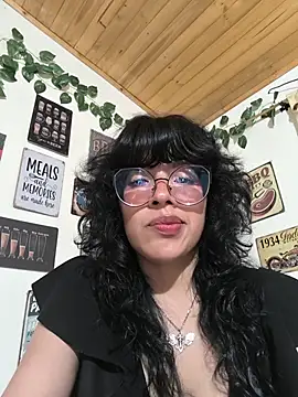 Snapshot of Fun_Everywhere chatting on 11/19/25, 10:54 Fun Everywhere online show from 11/19/25, 10:54