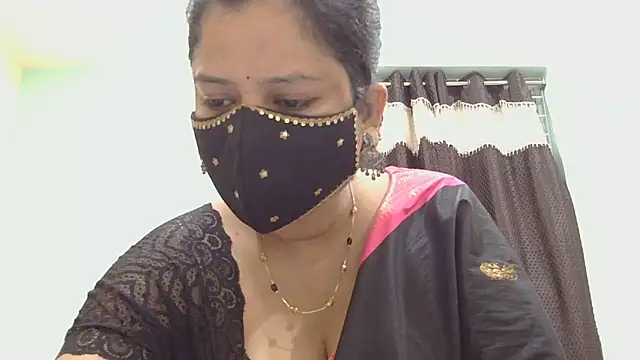 Snapshot of payal_sharma1 chatting on 05/14/26, 01:52 payal sharma1 online show from 05/14/26, 01:52
