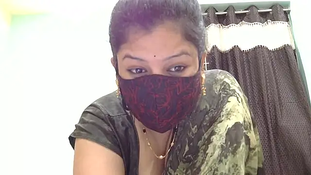 Snapshot of payal_sharma1 chatting on 03/31/26, 01:02 payal sharma1 online show from 03/31/26, 01:02