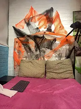 KataleyaStiward online show from 10/28/25, 12:48