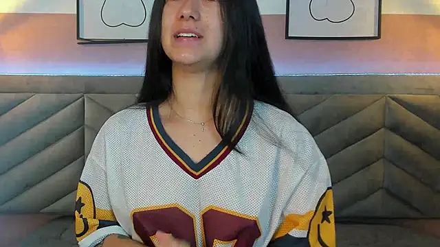 Snapshot of Ary_thompson__ chatting on 04/03/26, 12:11 Ary thompson online show from 04/03/26, 12:11