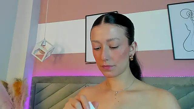 Snapshot of Ary_thompson__ chatting on 04/13/26, 12:20 Ary thompson online show from 04/13/26, 12:20