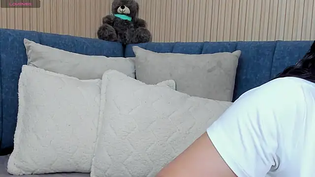 Snapshot of angeline_teen chatting on 11/14/25, 12:09 angeline teen online show from 11/14/25, 12:09