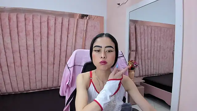 Snapshot of AnnySweett_ chatting on 04/27/26, 04:27 AnnySweett online show from 04/27/26, 04:27