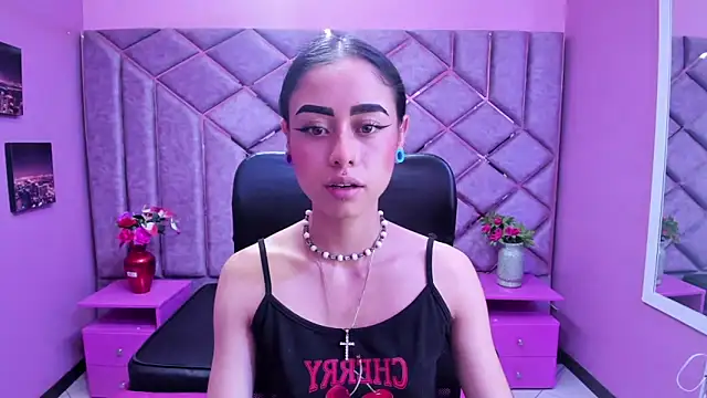 Snapshot of AnnySweett_ chatting on 10/04/25, 03:02 AnnySweett online show from 10/04/25, 03:02