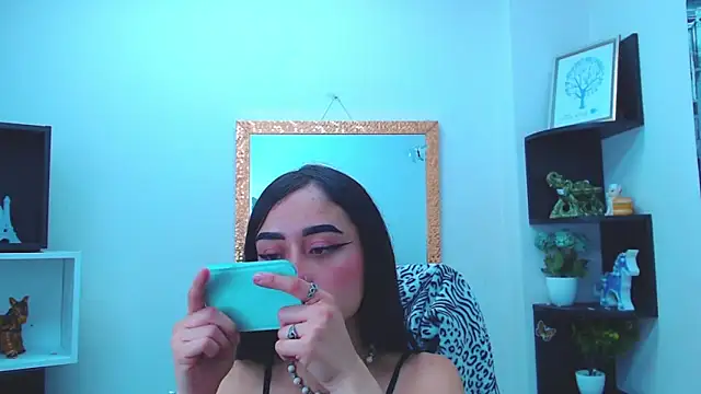 Snapshot of AnnySweett_ chatting on 03/03/25, 06:56 AnnySweett online show from 03/03/25, 06:56