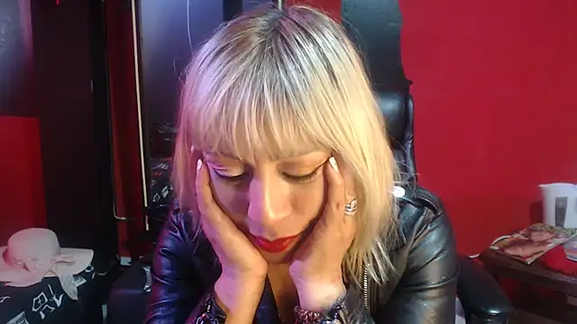 KLOE PIELL online show from 10/29/25, 09:58