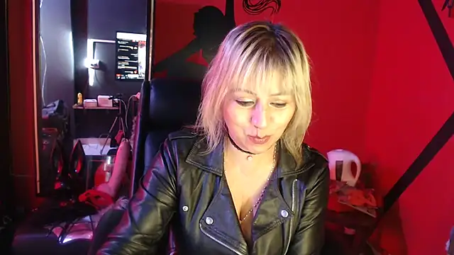 KLOE PIELL online show from 11/10/25, 09:09