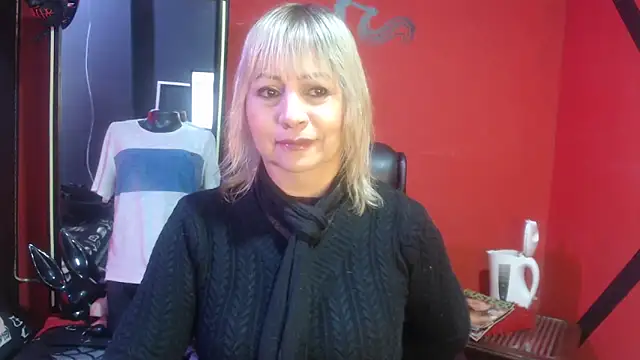 Snapshot of KLOE_PIELL chatting on 10/20/25, 04:29 KLOE PIELL online show from 10/20/25, 04:29