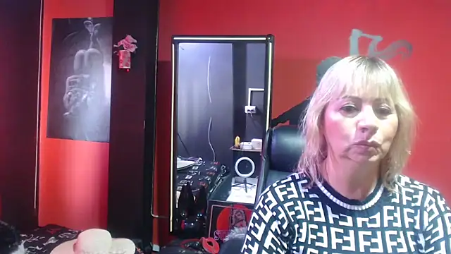 KLOE PIELL online show from 11/25/25, 09:26